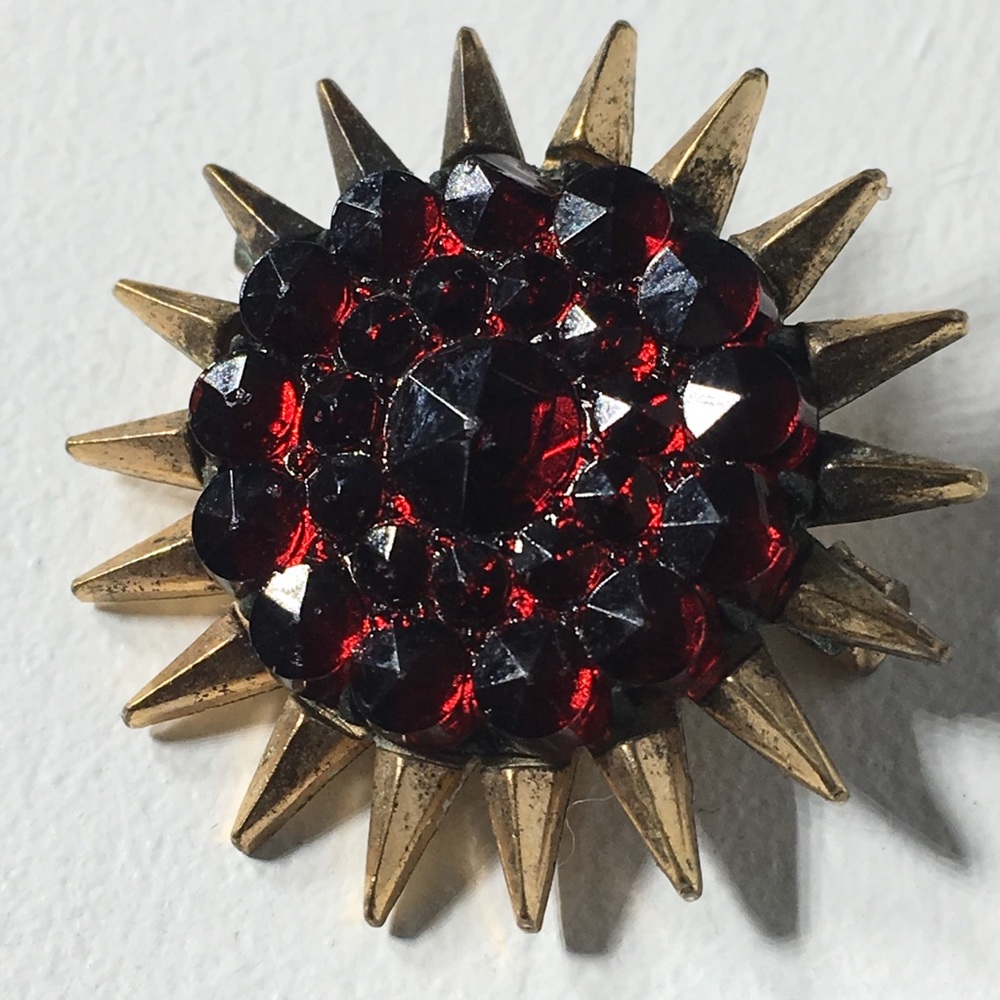 Vintage Red Starburst Gold Tone Brooch/Pin